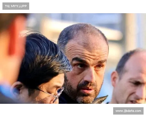 土帅与外教战术风格大对比，主帅安排引发广泛关注