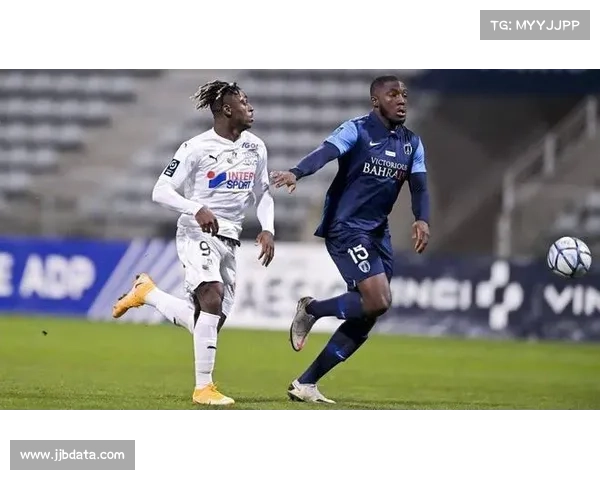 费弗尔租借加盟欧塞尔，重返法甲赛场